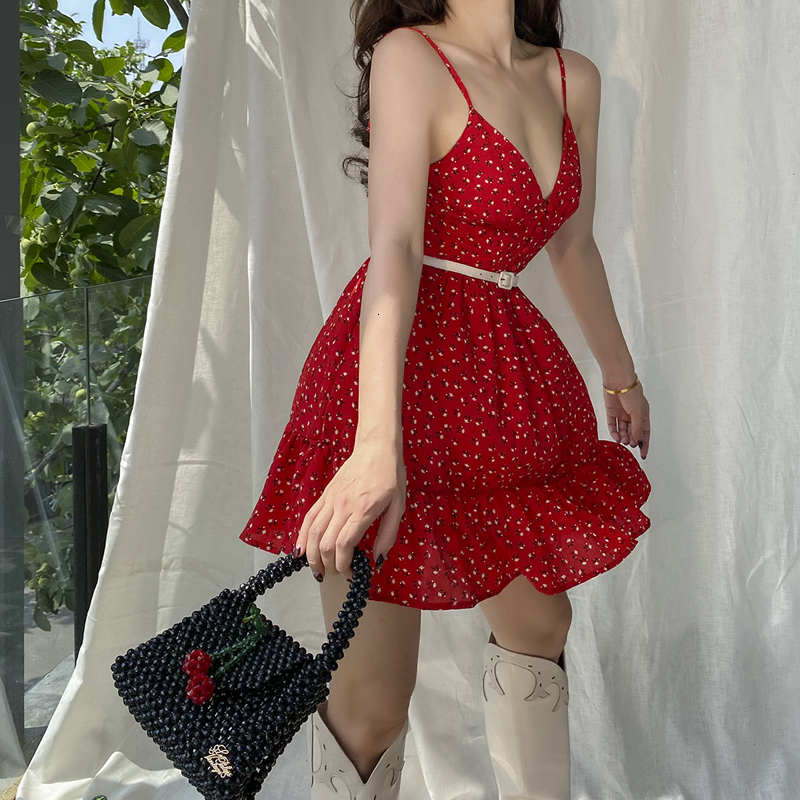 2021 Super Nice New Red Floral Dress Above the Knee Spaghetti Strap with Cleavage v Vintage Printing Sexy Gowns for Women Waistcoat 4F3X
2021 Super Nice New Red Floral Dress Above the Knee Spaghetti Strap with Cleavage v Vintage Printing Sexy Gowns for Women Waistcoat 4F3X