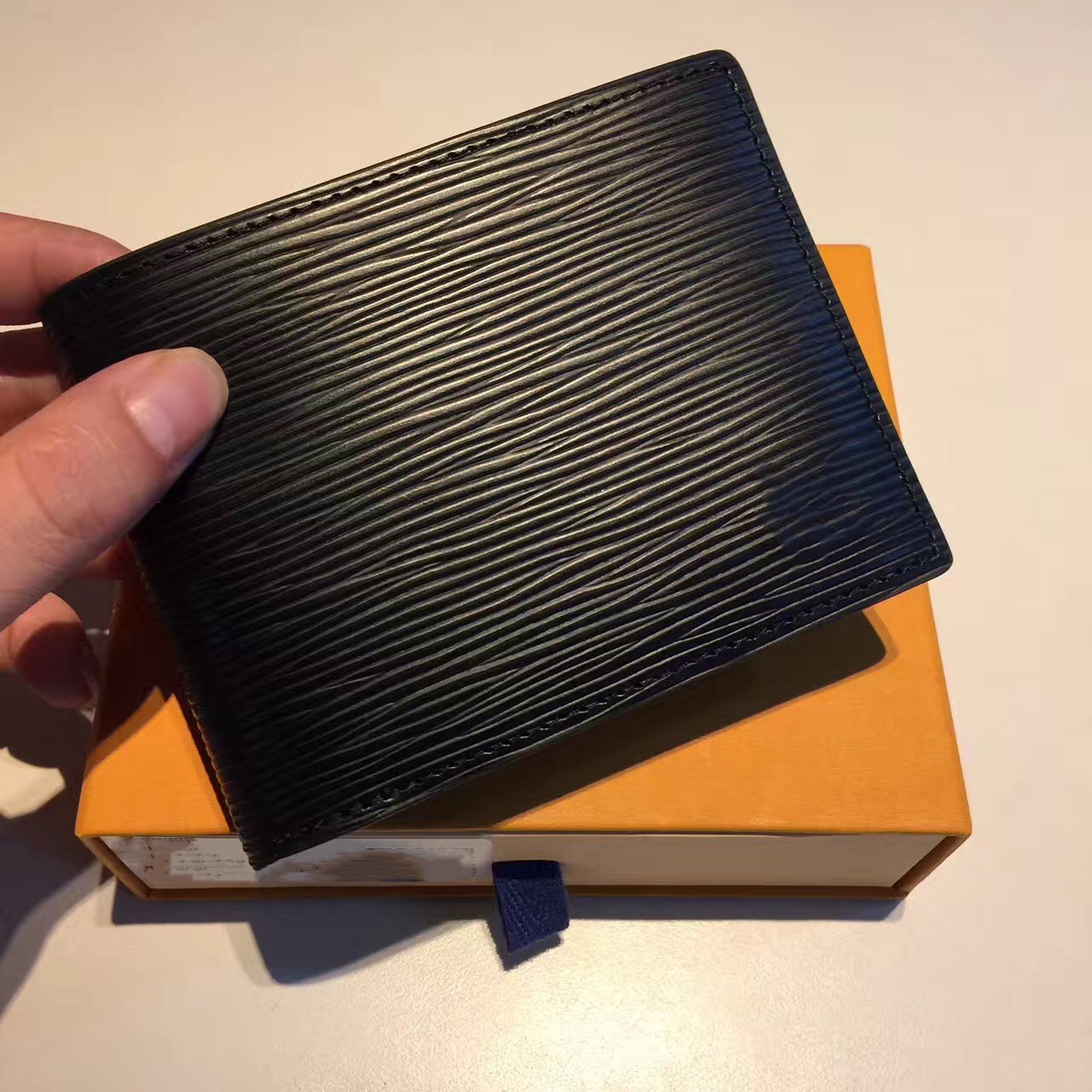 Fashion Male Mens Wallets Classic Men Wallet Stripes Textured Wallet Purse Multiple Bifold Short Small Wallets With Box, Black gray plaid
Fashion Male Mens Wallets Classic Men Wallet Stripes Textured Wallet Purse Multiple Bifold Short Small Wallets With Box, Black gray plaid