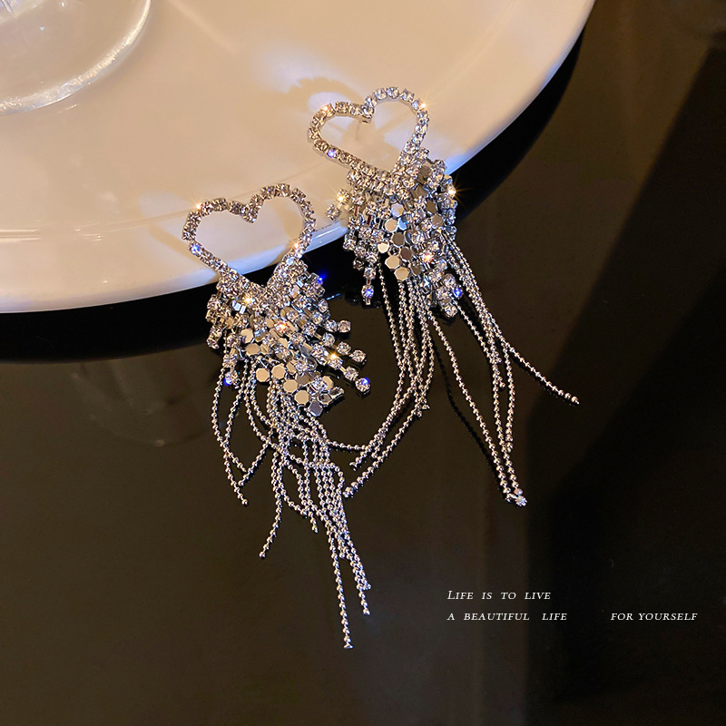 925 Silver Needle European and American Diamond Bead Heart-Shaped Tassel Earrings Temperament and Fully-Jewelled Long eardrop Exaggerated E
925 Silver Needle European and American Diamond Bead Heart-Shaped Tassel Earrings Temperament and Fully-Jewelled Long eardrop Exaggerated E