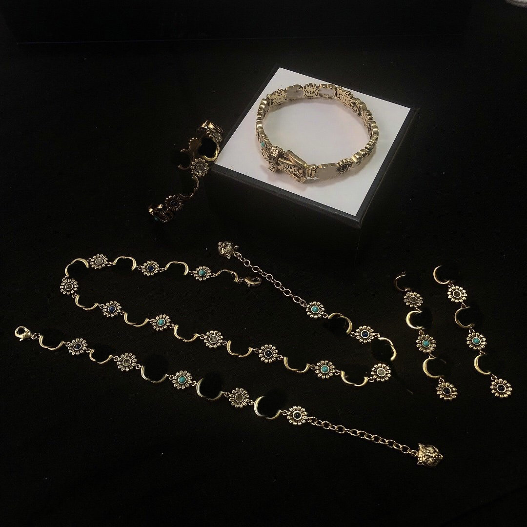 Top Product Bracelets for Woman Chain Necklace Earrings High Quality Brass Total Bracelets Fashion Vintage Bracelets Supply
Top Product Bracelets for Woman Chain Necklace Earrings High Quality Brass Total Bracelets Fashion Vintage Bracelets Supply