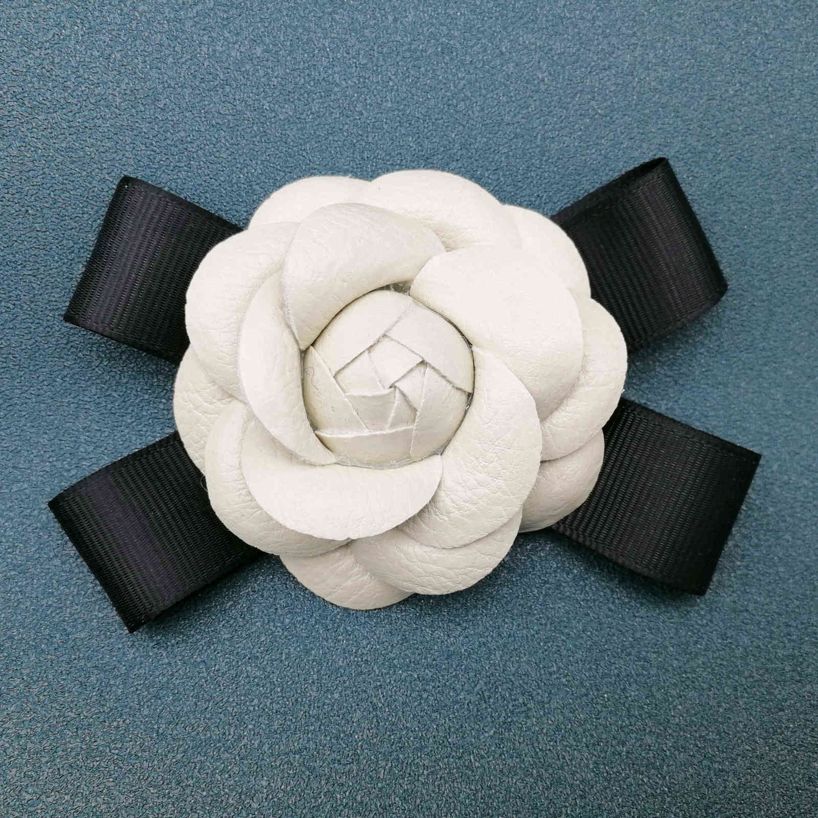Fashion Black Bow Fabric Camellia Flower Brooch Pin Wedding Party Costume Jewelry Accessories Big Brooches for Women Gifts
Fashion Black Bow Fabric Camellia Flower Brooch Pin Wedding Party Costume Jewelry Accessories Big Brooches for Women Gifts