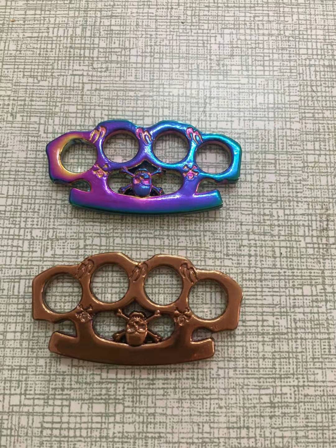 Glass fiber tiger finger four finger hand brace hand buckle boxing set self defense weapon ring ring ring legal self defense fighting s21
Glass fiber tiger finger four finger hand brace hand buckle boxing set self defense weapon ring ring ring legal self defense fighting s21