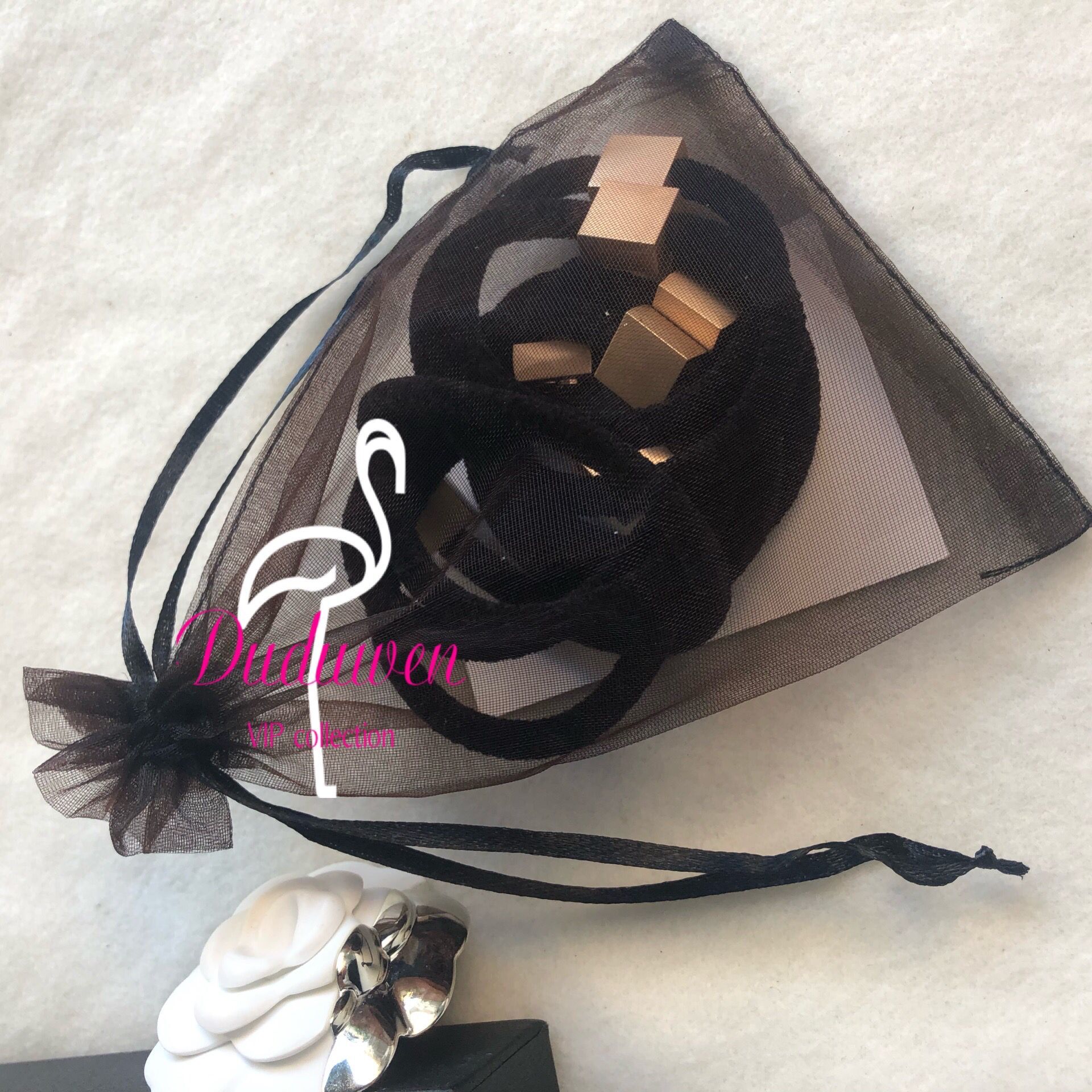durable velvet material square metal embossment C elasitc band fashion hairtie classic hairrope C collection accessorie use as bracelet
durable velvet material square metal embossment C elasitc band fashion hairtie classic hairrope C collection accessorie use as bracelet