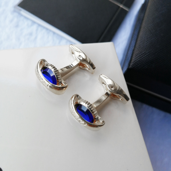 High quality fashion Luxury Round Blue stone Cuff Links for Men Business Suit French Shirts Sleeve Buttons Classic Gentlemen Gift inswept jewelry Fit with clothes
High quality fashion Luxury Round Blue stone Cuff Links for Men Business Suit French Shirts Sleeve Buttons Classic Gentlemen Gift inswept jewelry Fit with clothes