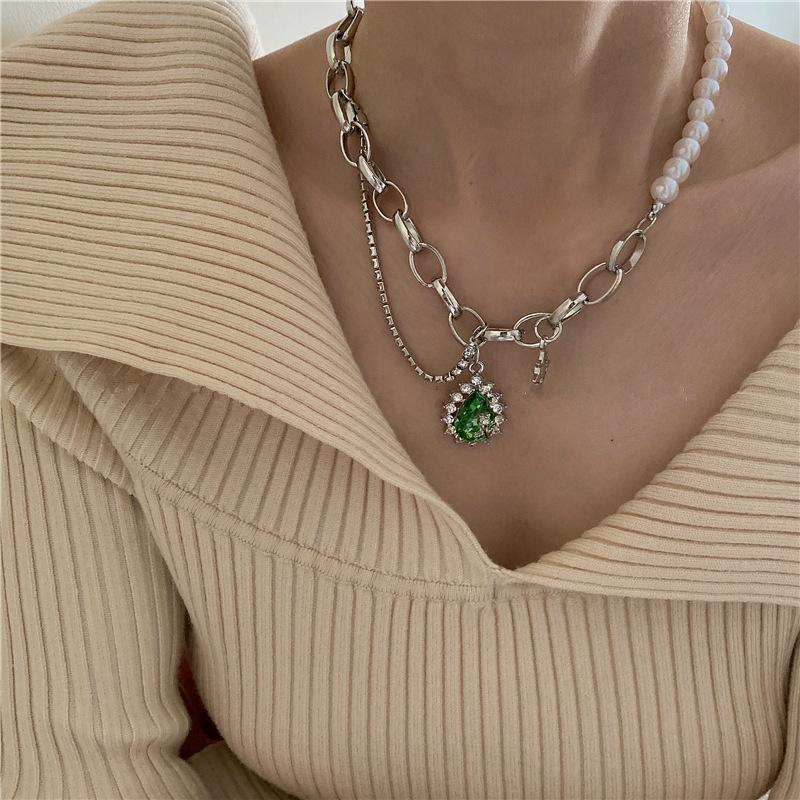 AOMU 2021 New Korean Retro Asymmetric Metal Chain Pearl Water Drop Green Rhinestone Pendant Luxury Necklace for Women Party Gift
AOMU 2021 New Korean Retro Asymmetric Metal Chain Pearl Water Drop Green Rhinestone Pendant Luxury Necklace for Women Party Gift