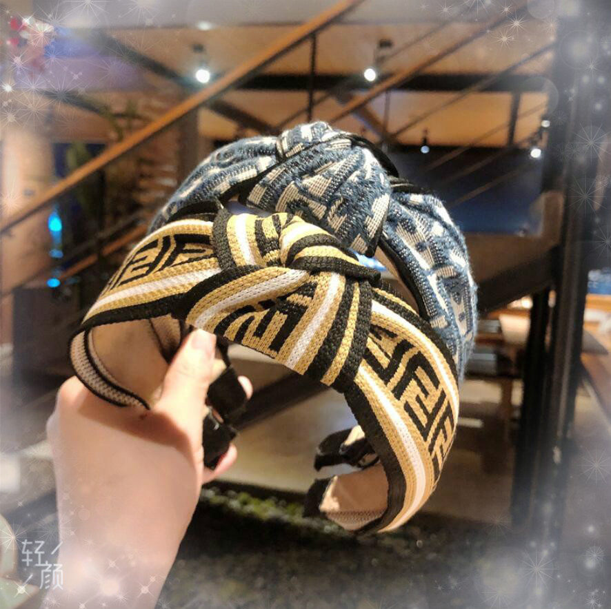 Women High Quality Bowknot Wide Hairband Cross Knotted Head band Girls Fashion Fabric Headband Solid Head Hoop Lady Hair Accessories Gifts
Women High Quality Bowknot Wide Hairband Cross Knotted Head band Girls Fashion Fabric Headband Solid Head Hoop Lady Hair Accessories Gifts