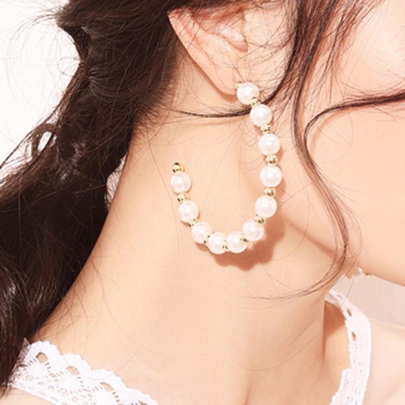 Simple Gold Color Metal Pearl Stylish geometric C-shaped earring in style temperament Earrings for Women Party Jewelry
Simple Gold Color Metal Pearl Stylish geometric C-shaped earring in style temperament Earrings for Women Party Jewelry