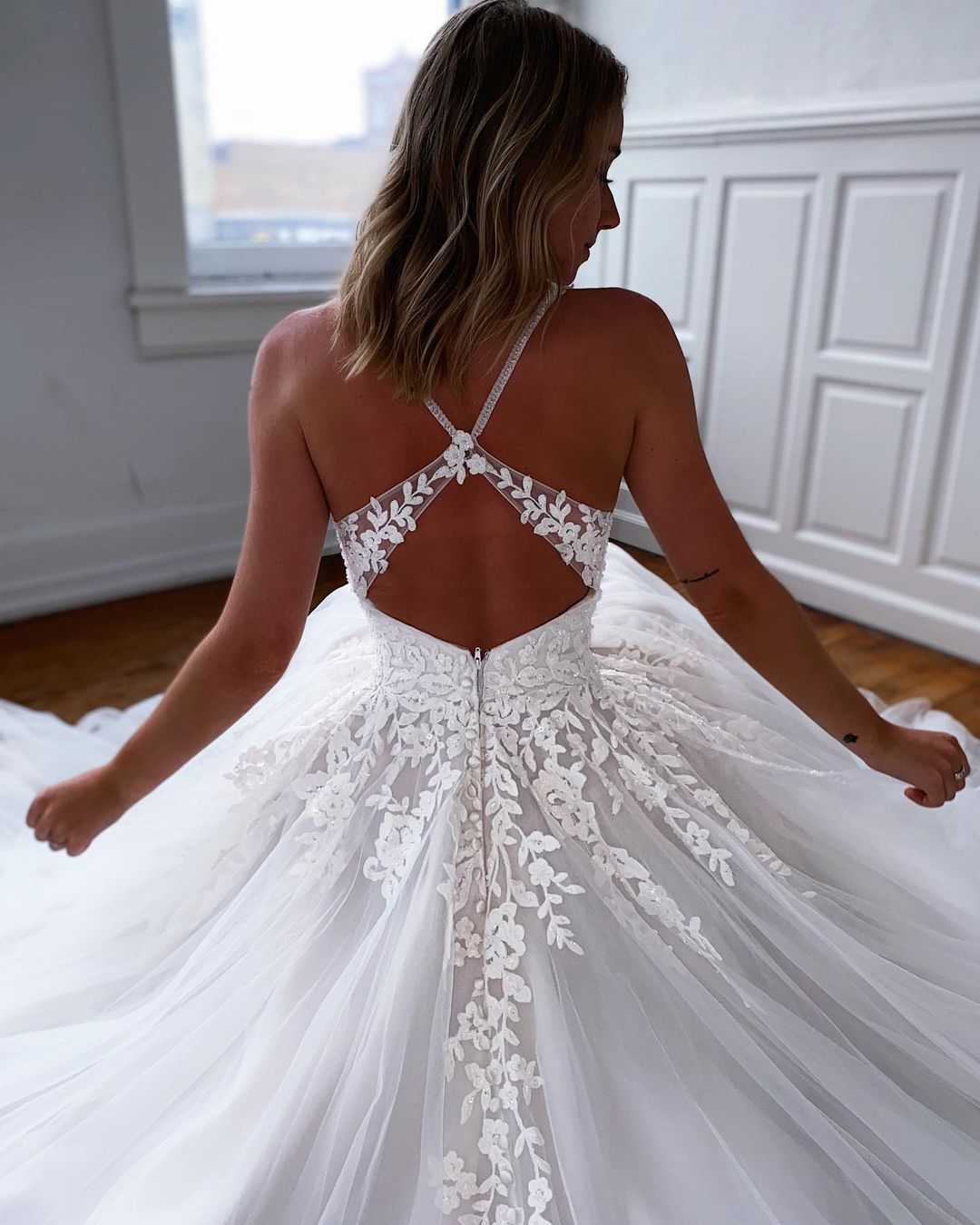 Lace Beaded Classy Backless Wedding Dresses Spaghetti Straps Neck A Line Appliqued Bridal Gowns Sweep Train Tulle Robe De Marie ppliqued