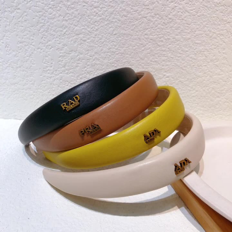 22ss High Quality Brand Designer Letters Print PU Leather Headband Women Vintage Wide Edge Thicken Sponge Hair Hoop Luxury Twist Turban Headwrap Accessories
22ss High Quality Brand Designer Letters Print PU Leather Headband Women Vintage Wide Edge Thicken Sponge Hair Hoop Luxury Twist Turban Headwrap Accessories