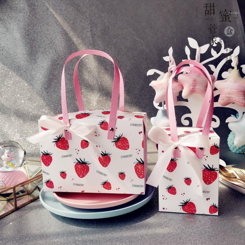 Red strawberry snowflakes crisp cookies nougat package paper box Wedding Party Favors for Guests gift box packaging wholesale1
Red strawberry snowflakes crisp cookies nougat package paper box Wedding Party Favors for Guests gift box packaging wholesale1