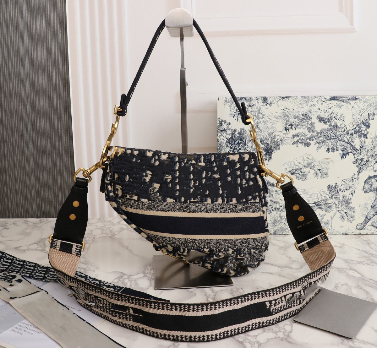 Totes Genuine leather fashion Embroidery temperament leisure time Portable Female bag Saddle bag, Blue
Totes Genuine leather fashion Embroidery temperament leisure time Portable Female bag Saddle bag, Blue