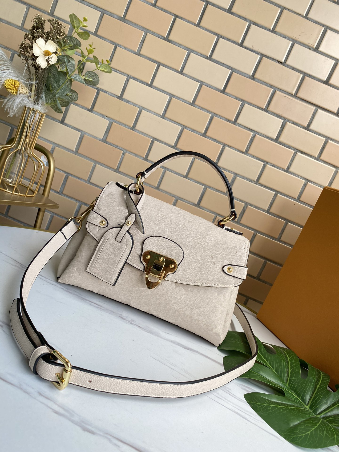 Original High Quality bag Designer Luxury Handbags Purses One Handle Georges Bag Women Brand Tote Embossed Metal Lock Real Leather Shoulder Bags Crossbody m53941, Grey
Original High Quality bag Designer Luxury Handbags Purses One Handle Georges Bag Women Brand Tote Embossed Metal Lock Real Leather Shoulder Bags Crossbody m53941, Grey
