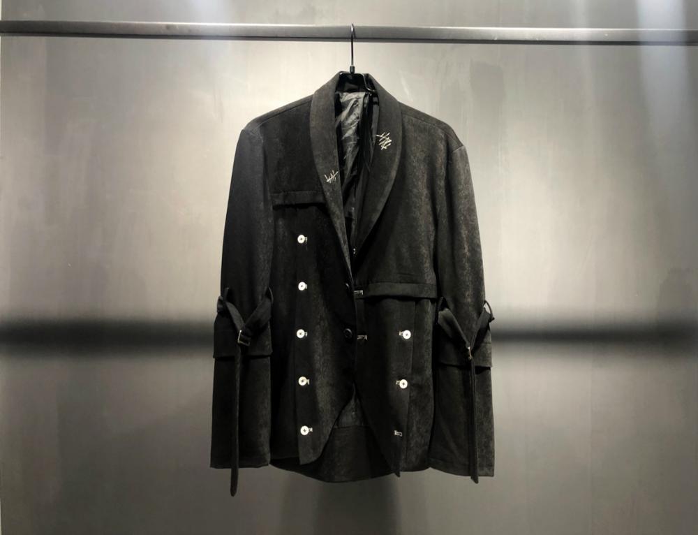 2021 New Deconstructed Swallow Collar Suit Fashion Jacket Hand-embroidered Lovers of Men Women P2OD, Black
2021 New Deconstructed Swallow Collar Suit Fashion Jacket Hand-embroidered Lovers of Men Women P2OD, Black