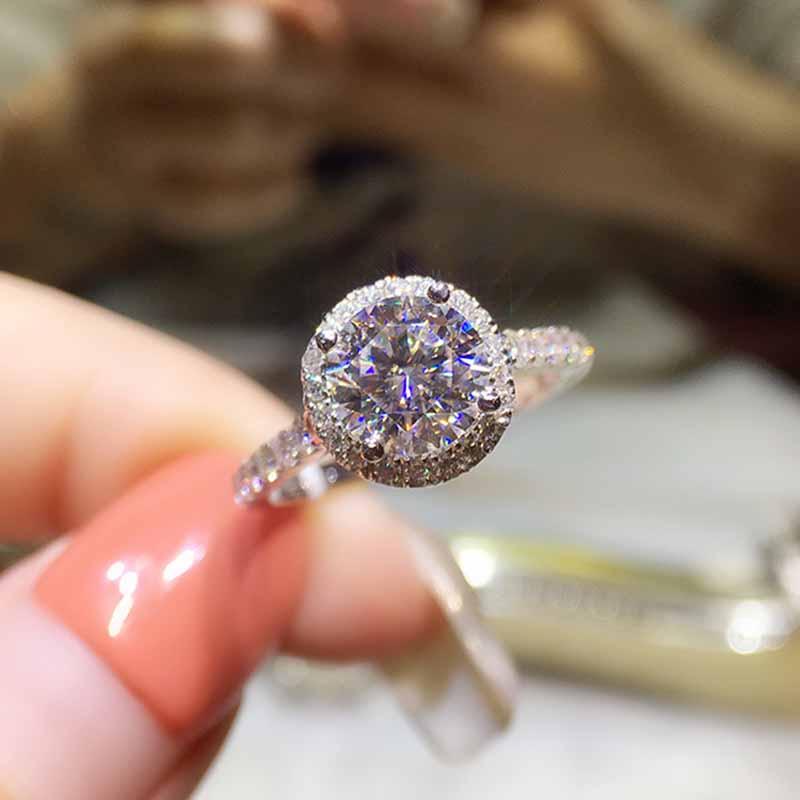 14K White Gold Ring round brilliant cut Moissanite Ring 1ct Luxurious Engagement Anniversary WIth GRA certificate
14K White Gold Ring round brilliant cut Moissanite Ring 1ct Luxurious Engagement Anniversary WIth GRA certificate