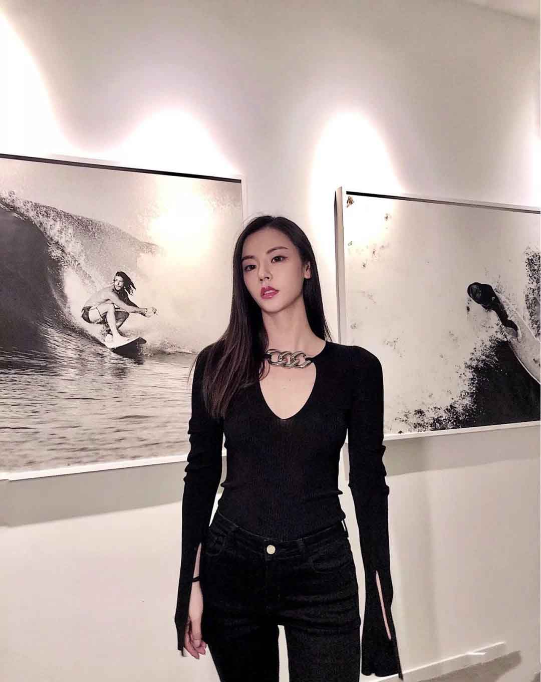 fashion stylist women's tees simple 2020aw high street wear knits with chain simply style long sleeve v-neck slim female 2 colors s-l, White
fashion stylist women's tees simple 2020aw high street wear knits with chain simply style long sleeve v-neck slim female 2 colors s-l, White