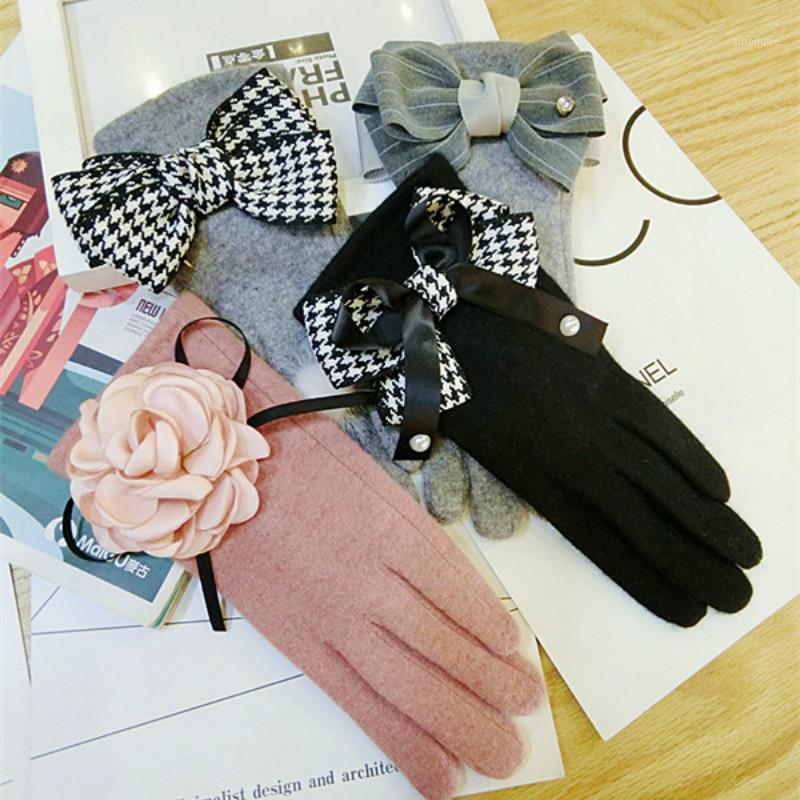 New Korean touch screen gloves wool bow warm flower knitted women black pink gray spring winter gloves thick mittens1
New Korean touch screen gloves wool bow warm flower knitted women black pink gray spring winter gloves thick mittens1