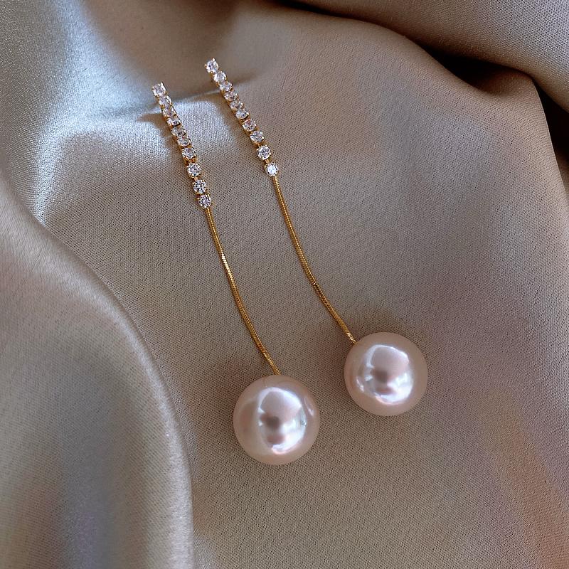 Temperament Earrings 2020 Trend Big Pearl Pendant Long Lady Unusual Earrings Zircon Tassel Sexy Girl Jewelry
Temperament Earrings 2020 Trend Big Pearl Pendant Long Lady Unusual Earrings Zircon Tassel Sexy Girl Jewelry