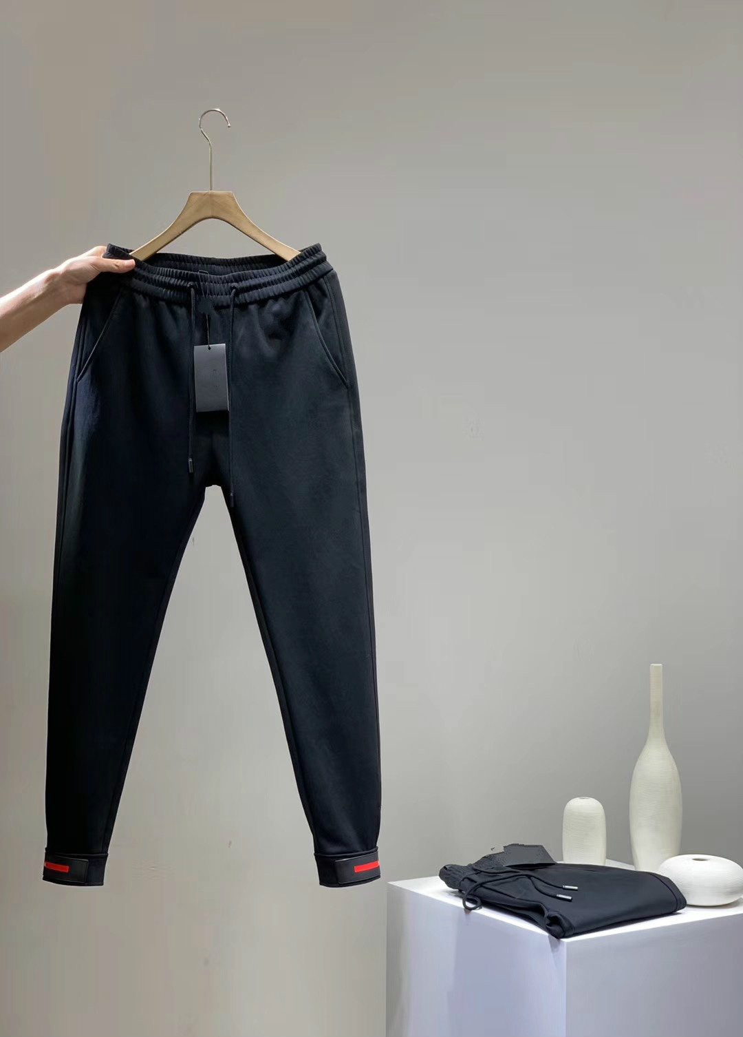 New 2020 mens pants casual fashion four-sided stretch thick fabric embroidered letters simple self-cultivation good style size M-3XL pantsss, Black
New 2020 mens pants casual fashion four-sided stretch thick fabric embroidered letters simple self-cultivation good style size M-3XL pantsss, Black