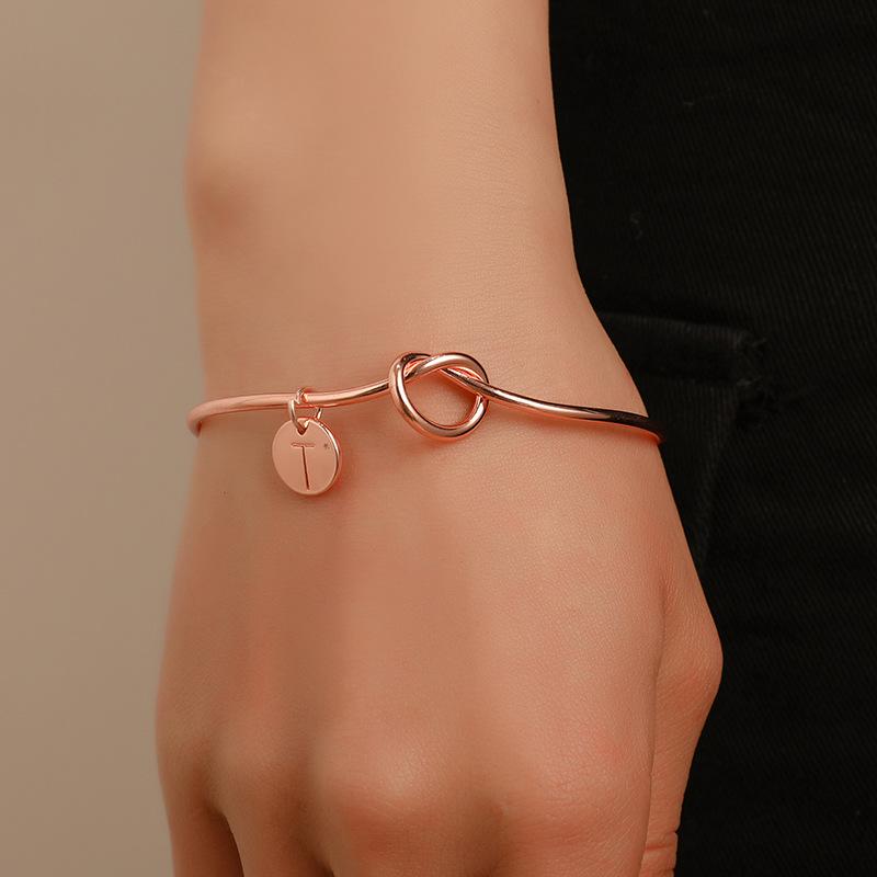 Orgin Summer Korean Fashiont Metal Letter Knotted Bracelet for Women Exquisite Open Bracelet Everyday Jewellery Accessories
Orgin Summer Korean Fashiont Metal Letter Knotted Bracelet for Women Exquisite Open Bracelet Everyday Jewellery Accessories