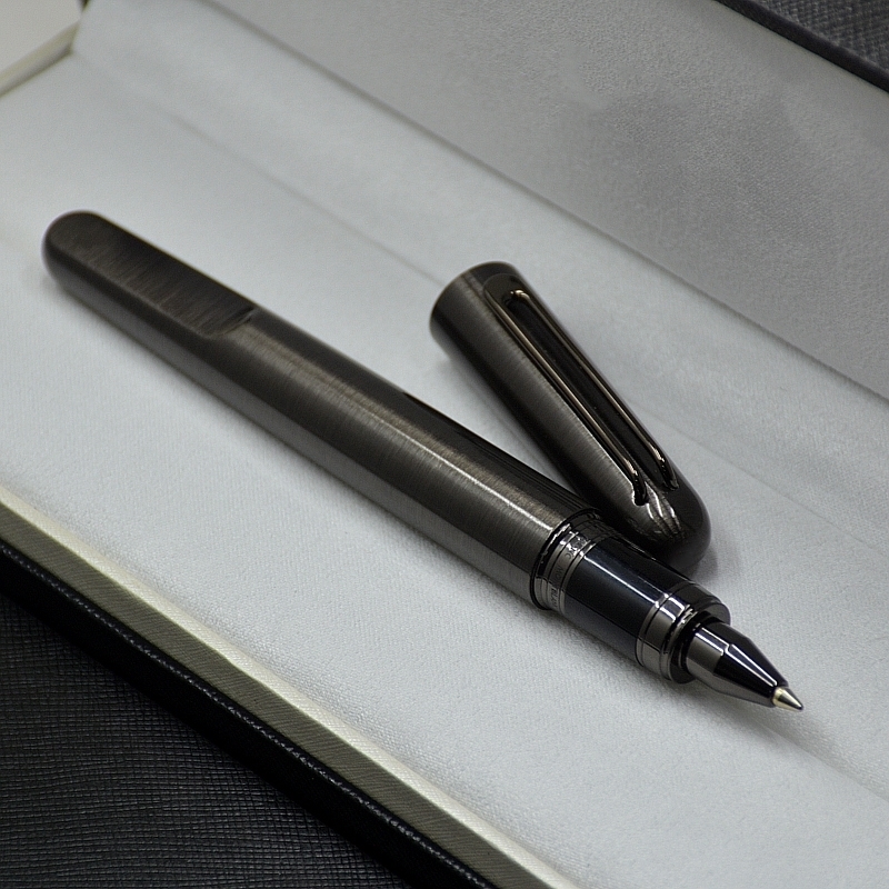 Top Luxury Magnetic pen Limited edition M series Gray and Silver Metal Rollerball pen Stationery Writing office supplies As Birthday Gift, As picture shows
Top Luxury Magnetic pen Limited edition M series Gray and Silver Metal Rollerball pen Stationery Writing office supplies As Birthday Gift, As picture shows