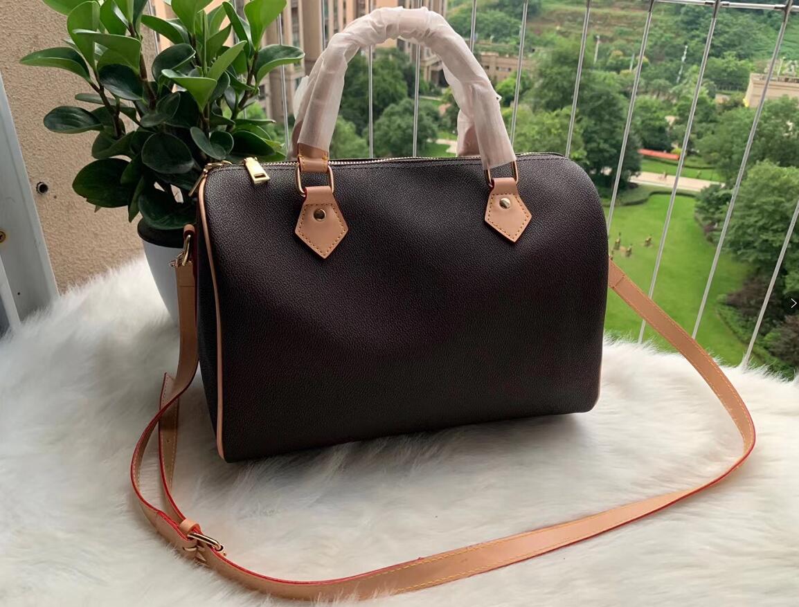 Classic Shoulder Bags With Strap Natural Barrel Shaped Cowhide Leather Trim Textile Lining Size 35 Women Handbags, White
Classic Shoulder Bags With Strap Natural Barrel Shaped Cowhide Leather Trim Textile Lining Size 35 Women Handbags, White