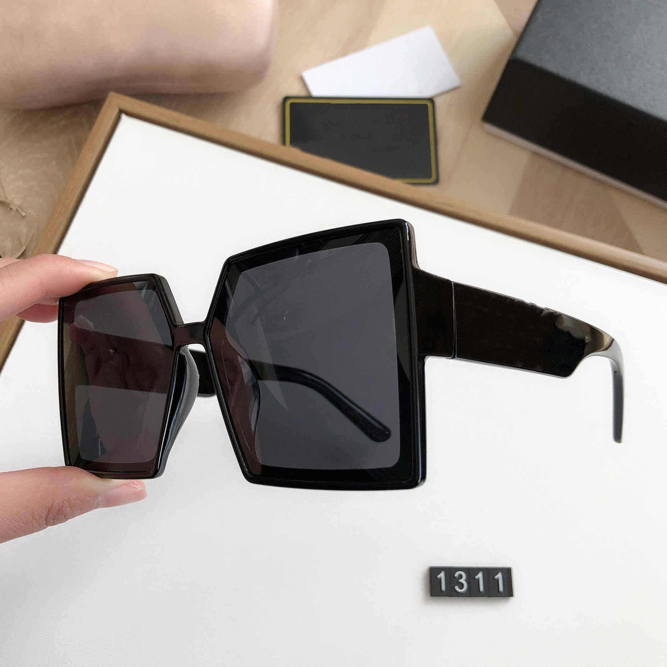 2021 Luxury new Brand Square Polarized Sunglasses Men Women Pilot Sunglasses UV400 Eyewear Glasses Metal Frame Polaroid Lens 1311
2021 Luxury new Brand Square Polarized Sunglasses Men Women Pilot Sunglasses UV400 Eyewear Glasses Metal Frame Polaroid Lens 1311