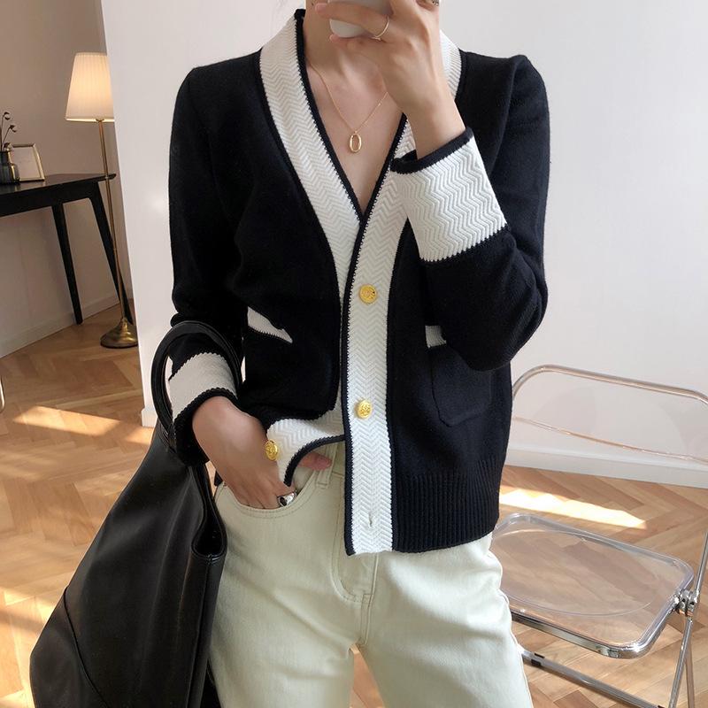 2020 Design Women Cardigan Coat Sweater Women V-Neck Long Sleeve Poncho Vintage Button Knit Cardigans Cropped Tops Outfits, Black
2020 Design Women Cardigan Coat Sweater Women V-Neck Long Sleeve Poncho Vintage Button Knit Cardigans Cropped Tops Outfits, Black