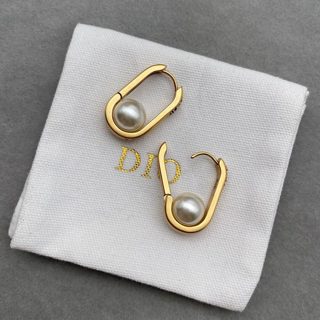Stud Fashion design D letter earrings suitable for women's l White Pearl Pendant crystal luxury jewelry, Golden;silver
Stud Fashion design D letter earrings suitable for women's l White Pearl Pendant crystal luxury jewelry, Golden;silver
