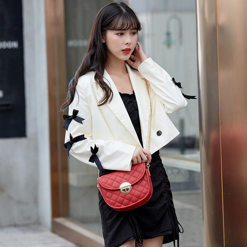 2021 all-match chain saddle messenger bag rhombus new compact Korean chain shoulder bag ladies texture small square, Black
2021 all-match chain saddle messenger bag rhombus new compact Korean chain shoulder bag ladies texture small square, Black
