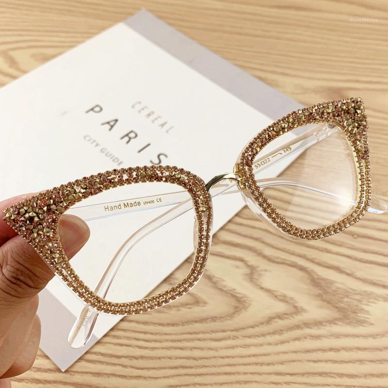 2020 New Fashion gold Diamond Sunglasses Women Designer Cat Sunglasses Transparent Frame Vintage Shades NX1
2020 New Fashion gold Diamond Sunglasses Women Designer Cat Sunglasses Transparent Frame Vintage Shades NX1