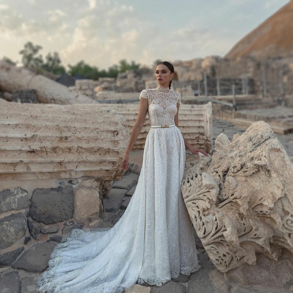 Julie Vino 2021 A Line Wedding Dresses High Collar Cap Sleeve Lace Bridal Gowns Elegant Boho vestido de novia