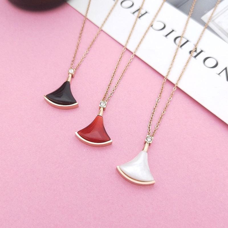 New Fashion Elegant Rose Gold High Quality Titanium Little Red Dress Necklaces Sector Mother Of Pearl Pendant Necklace Women1
New Fashion Elegant Rose Gold High Quality Titanium Little Red Dress Necklaces Sector Mother Of Pearl Pendant Necklace Women1