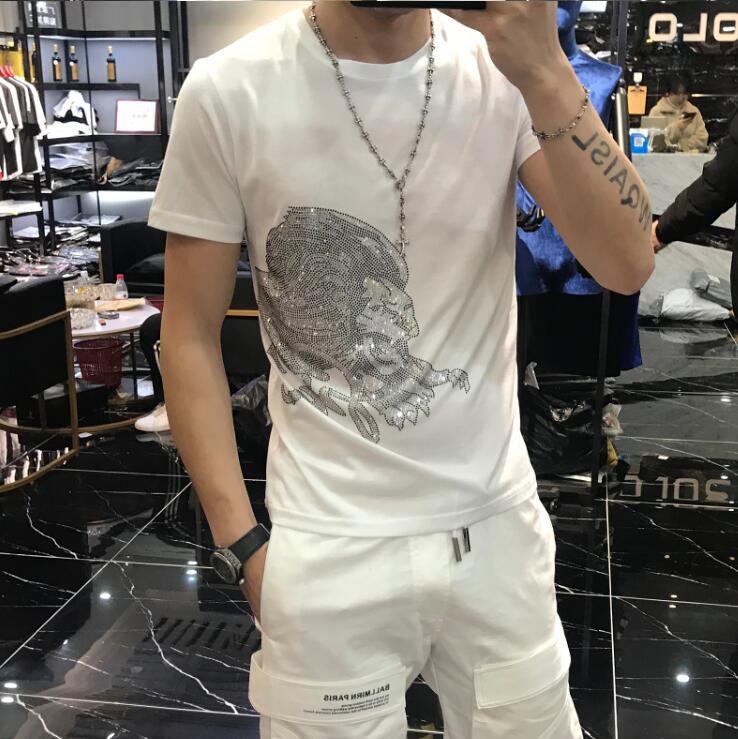2021 t Male Shirts Short Sleeve Mark Fashion Man Streetwear Thin Modal Neck Cotton Tshirts Plus Size 5xl Iveu, The picture shown 
2021 t Male Shirts Short Sleeve Mark Fashion Man Streetwear Thin Modal Neck Cotton Tshirts Plus Size 5xl Iveu, The picture shown
