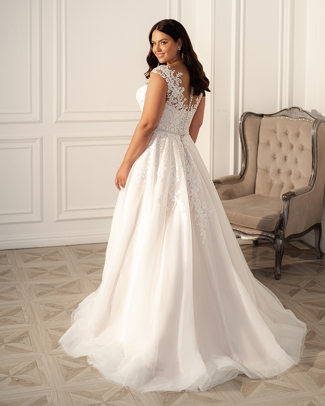 Plus Charming Beaded Size Lace Wedding Dresses Sheer V Neck A Line Bridal Gowns Sweep Train Tulle Robe De Marie