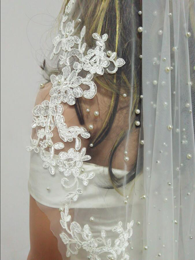 Simple White Ivory Pearls Beading Wedding Veils One Layer Lace Appliques Edge Short Bride Prom Bridal Shawl Wraps Accessories with Comb