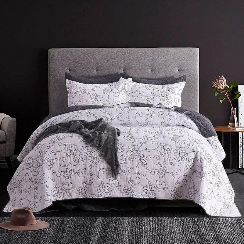 Solid Embroidered Bedspread Quilt Set 3pcs/5pcs AB-Side Cotton Coverlets White Quilts Bed Cover Queen Size Quilted Bedding
Solid Embroidered Bedspread Quilt Set 3pcs/5pcs AB-Side Cotton Coverlets White Quilts Bed Cover Queen Size Quilted Bedding