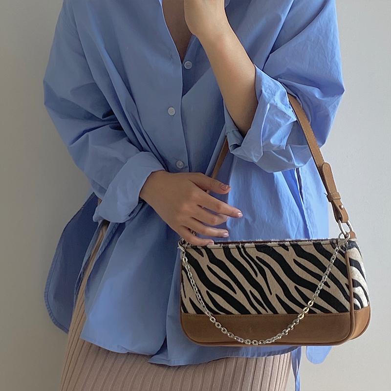 Zebra Striped Pattern Baguette Bags Women Vintage Suede Texture Chain Armpit Bag High Quality Shoulder Bag Design Handbag Purse, Light brown
Zebra Striped Pattern Baguette Bags Women Vintage Suede Texture Chain Armpit Bag High Quality Shoulder Bag Design Handbag Purse, Light brown