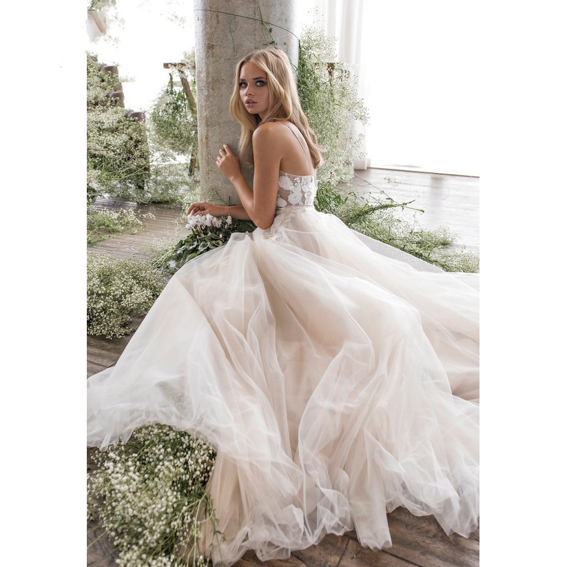 2021 Sexy Boho Beach Wedding Dresses Spaghetti Straps Appliqued Floral Lace Open Back Country Bridal Gowns Ivory Beige Bohemia Wedding Dress
