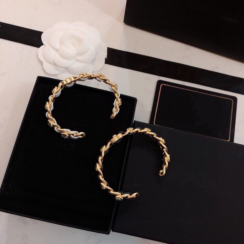 Fashion brand popular High version weave Bracelet for lady Design Women Party Wedding Luxury Jewelry for Bride with BOX, White
Fashion brand popular High version weave Bracelet for lady Design Women Party Wedding Luxury Jewelry for Bride with BOX, White
