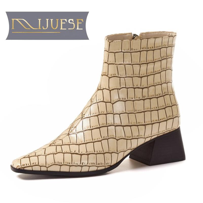 MLJUESE 2021 women soft ankle boots cow leather zippers boots winter short plush square toe high heels women, Black
MLJUESE 2021 women soft ankle boots cow leather zippers boots winter short plush square toe high heels women, Black