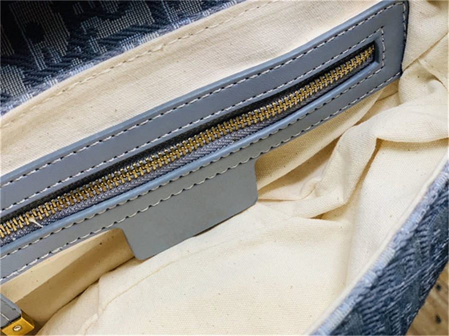 2020 New famous brand ladies bag saddle retro high quality saddle messenger bag handbag st, Blue
2020 New famous brand ladies bag saddle retro high quality saddle messenger bag handbag st, Blue