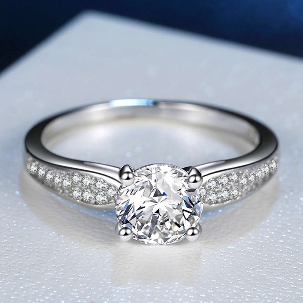 Luxurys Designers Fashion Jz309 platinum plated 1.25 C bare diamond four claw mainstream women's Diamond Ring Princess Crown diamond ring
Luxurys Designers Fashion Jz309 platinum plated 1.25 C bare diamond four claw mainstream women's Diamond Ring Princess Crown diamond ring