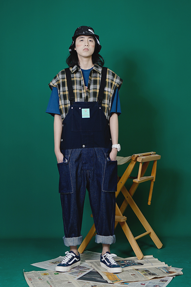 UNCLEDONJM Patchwork Denim Rompers Mens Jumpsuit Cargo Jean Overalls New One piece Suits Romper Loose fit Overalls FZ-7028 201116wtt