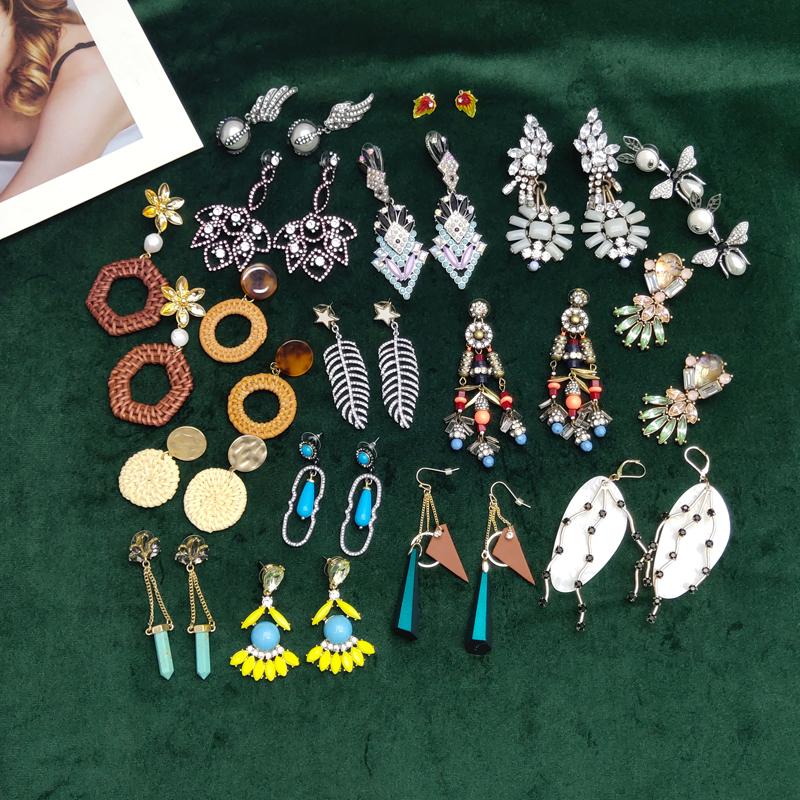 2021 New Fashion Jewelry Ear Drop Asymmetric Black Round Alloy Flowers Pendant Drop Earrings For Women
2021 New Fashion Jewelry Ear Drop Asymmetric Black Round Alloy Flowers Pendant Drop Earrings For Women