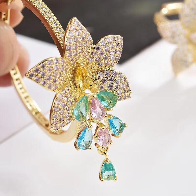 Women's Earrings, Exaggerated Flowers, Water Droplets, Shiny Earrings, Fashion Jewelry
Women's Earrings, Exaggerated Flowers, Water Droplets, Shiny Earrings, Fashion Jewelry