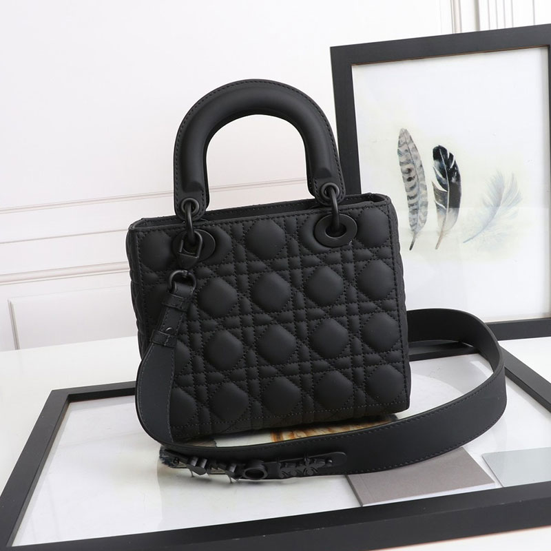 Designer Luxury Handbags Purses Women Shoulder bag Genuine Leather with Houndstooth Fabric CrossBodybag Saddle Handbag High Quality01
Designer Luxury Handbags Purses Women Shoulder bag Genuine Leather with Houndstooth Fabric CrossBodybag Saddle Handbag High Quality01