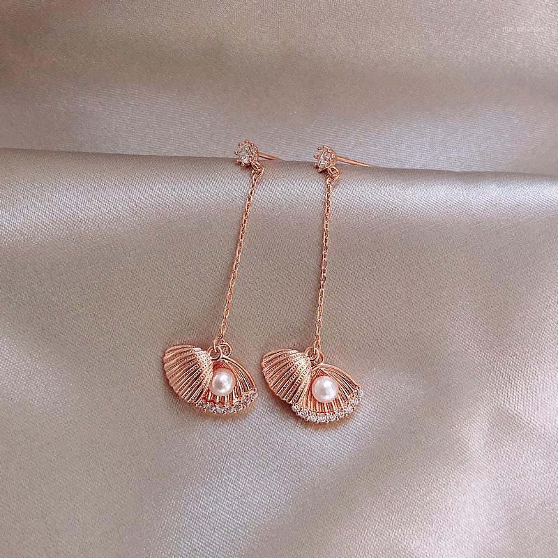 Dominated 2020 New contracted long metal Shell pearl design Korean earrings fashion crystal Women temperament Drop earrings1
Dominated 2020 New contracted long metal Shell pearl design Korean earrings fashion crystal Women temperament Drop earrings1