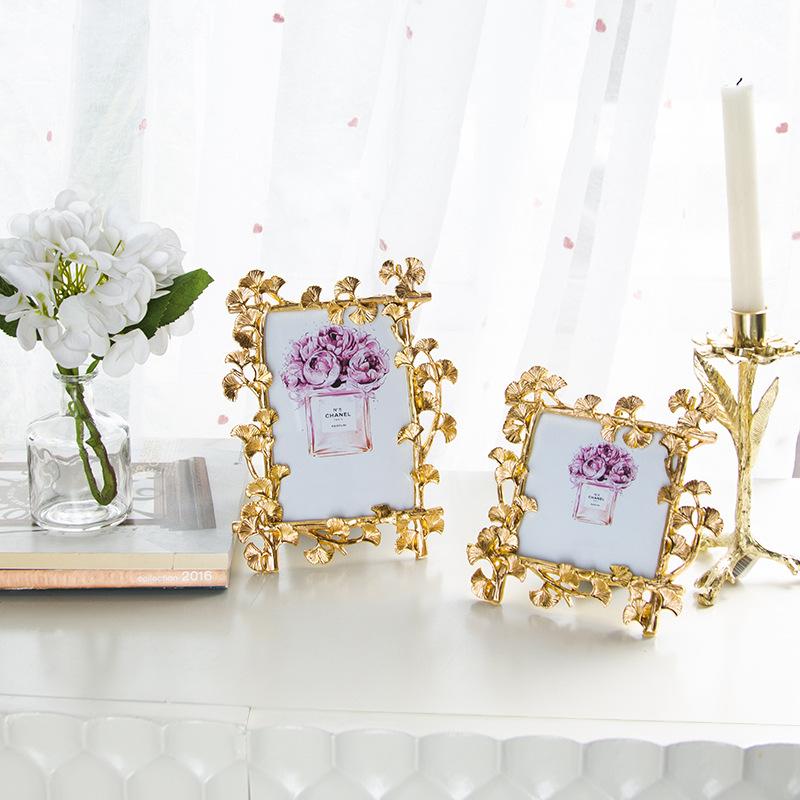 Creative Light Luxury Photo Frame Tabletop European-style Photo Frame Decoration Family Alloy Paper Box Packaging
Creative Light Luxury Photo Frame Tabletop European-style Photo Frame Decoration Family Alloy Paper Box Packaging