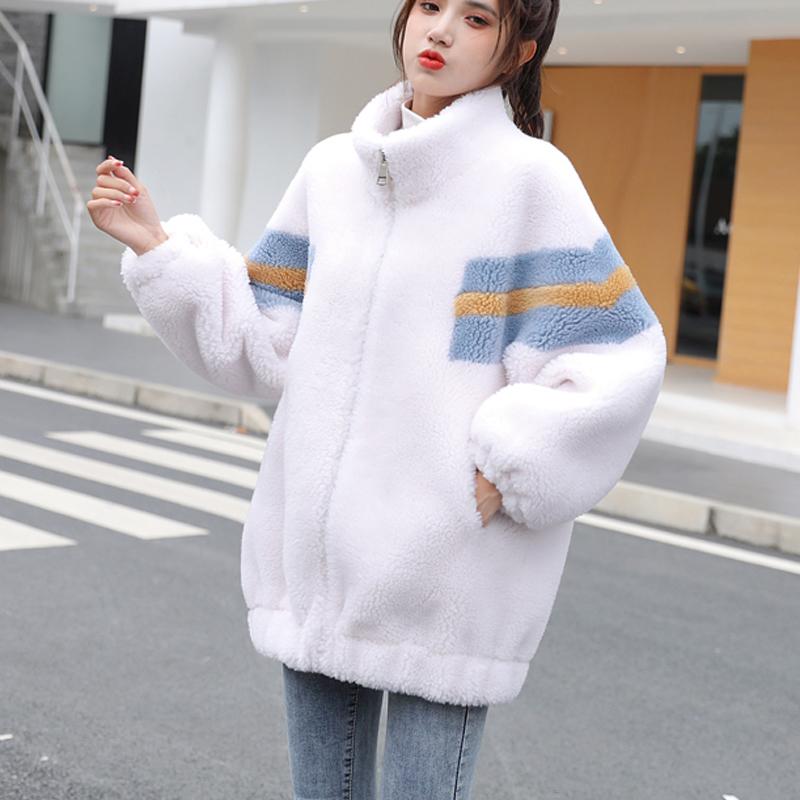 Zoki Winter Thick Faux Fur Fashion Striped Patchwork Lamb Fur Cotton Coat Warm Long Sleeve White Furry Loose Short Outwear 2021
Zoki Winter Thick Faux Fur Fashion Striped Patchwork Lamb Fur Cotton Coat Warm Long Sleeve White Furry Loose Short Outwear 2021