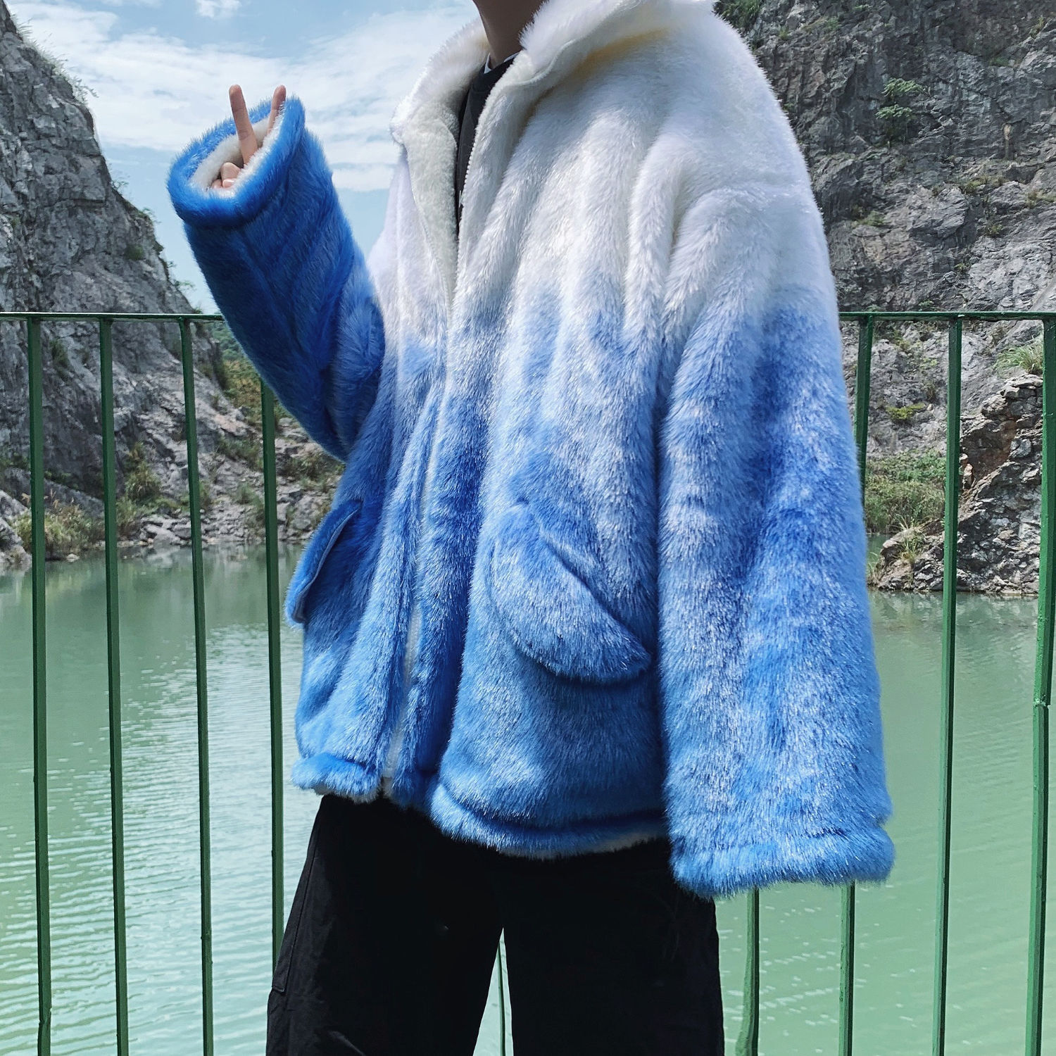 2020 Gradient Colour New Imitation Thick Skin Men's National Winter Suit Warm Male Jacket Wear Fourrure Homme Vmoi, Gradient blue.
2020 Gradient Colour New Imitation Thick Skin Men's National Winter Suit Warm Male Jacket Wear Fourrure Homme Vmoi, Gradient blue.
